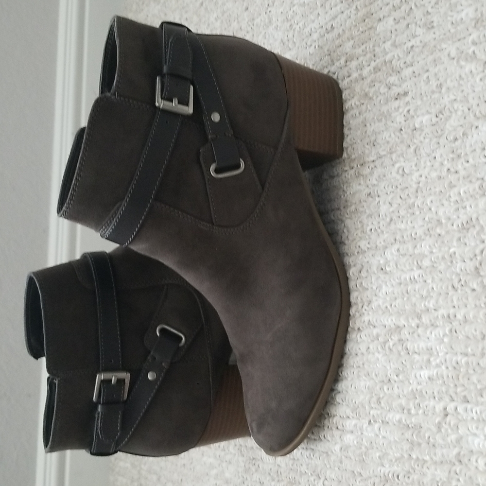 UNISA Ankle Booties